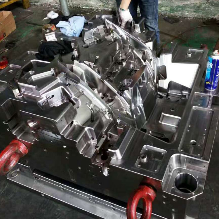 Betydningen af ​​elektrisk udladningsbearbejdning (EDM) til sprøjtestøbeforme