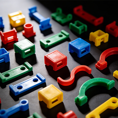 Støbning af små plastdele